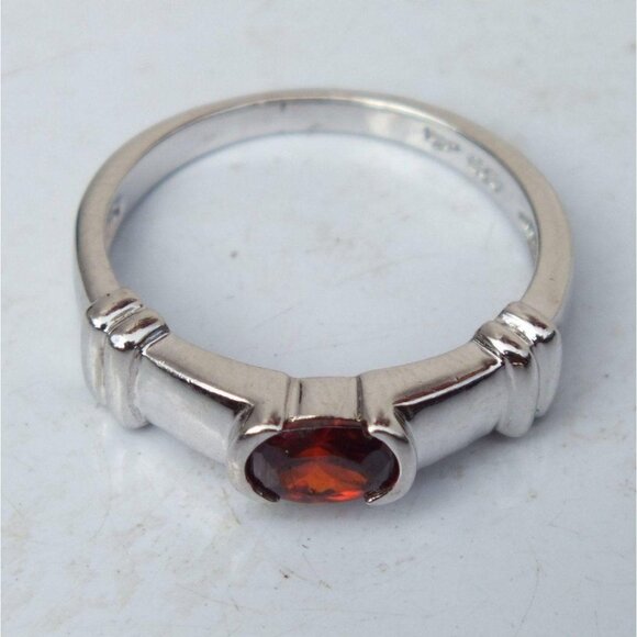 Sterling Silver 925 Petite Garnet Birthstone Ring - Oval Cut Stone - Size 5 - Picture 6 of 9